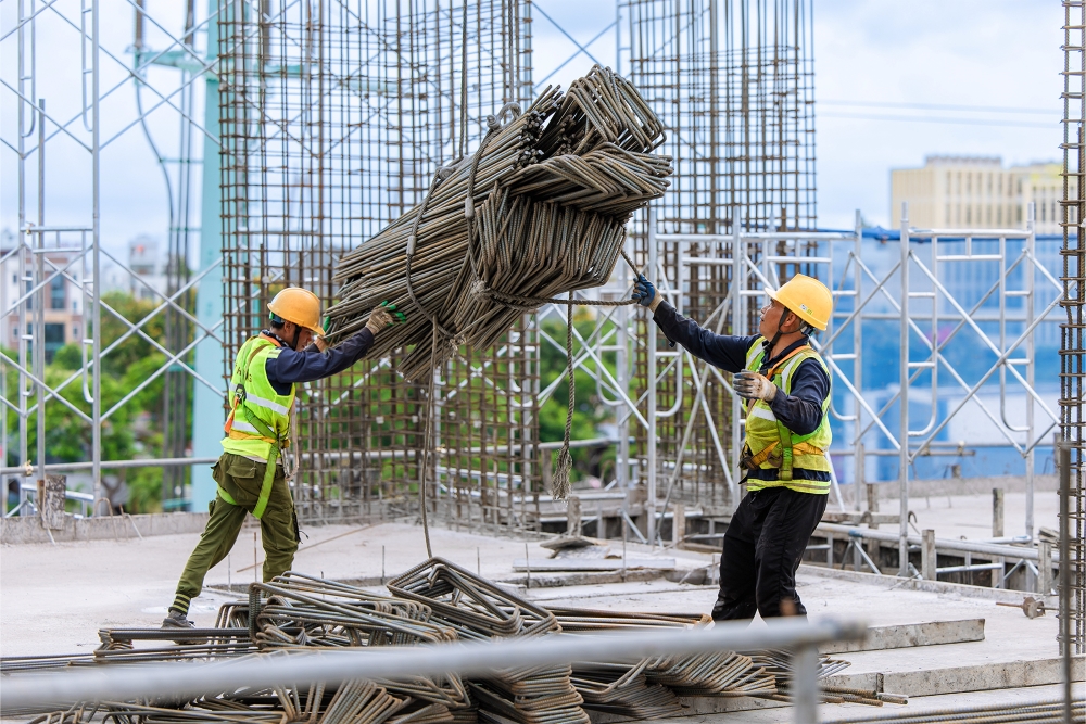 Công nhân miệt mài đẩy nhanh tốc độ thi công tại công trường Gem Park Hải Phòng Công nhân miệt mài đẩy nhanh tốc độ thi công tại công trường Gem Park Hải Phòng